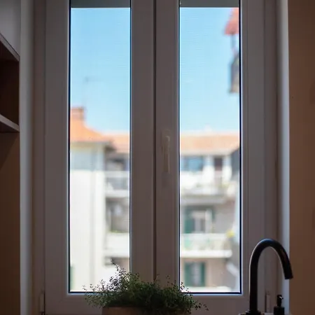 Brand New & Stylish Beachfront Next To Bacvice Διαμέρισμα