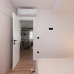 Brand New & Stylish Beachfront Next To Bacvice Apartment