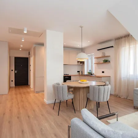 Brand New & Stylish Beachfront Next To Bacvice Апартаменты