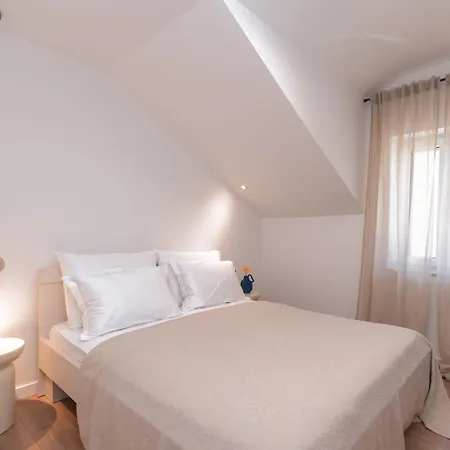 Apartment Brand New & Stylish Beachfront Next To Bacvice *