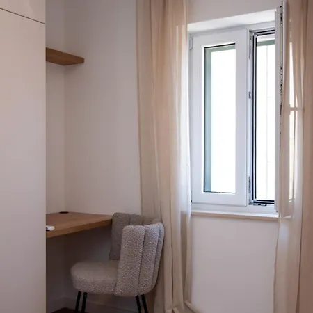 Brand New & Stylish Beachfront Next To Bacvice Апартаменты