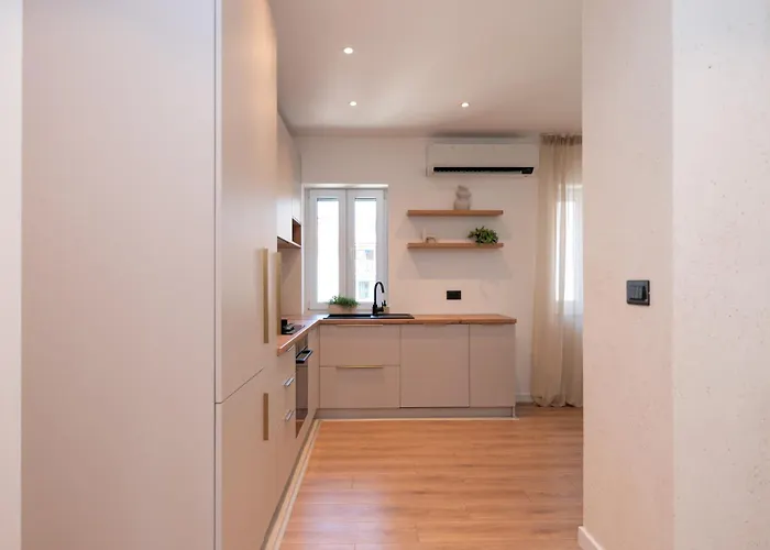 Brand New & Stylish Beachfront Next To Bacvice 아파트