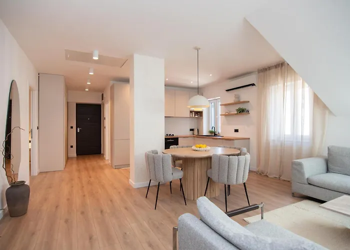 Brand New & Stylish Beachfront Next To Bacvice 아파트