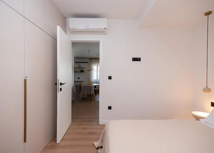 Brand New & Stylish Beachfront Next To Bacvice 아파트