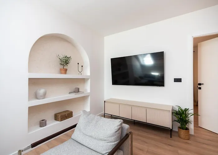 Brand New & Stylish Beachfront Next To Bacvice 아파트